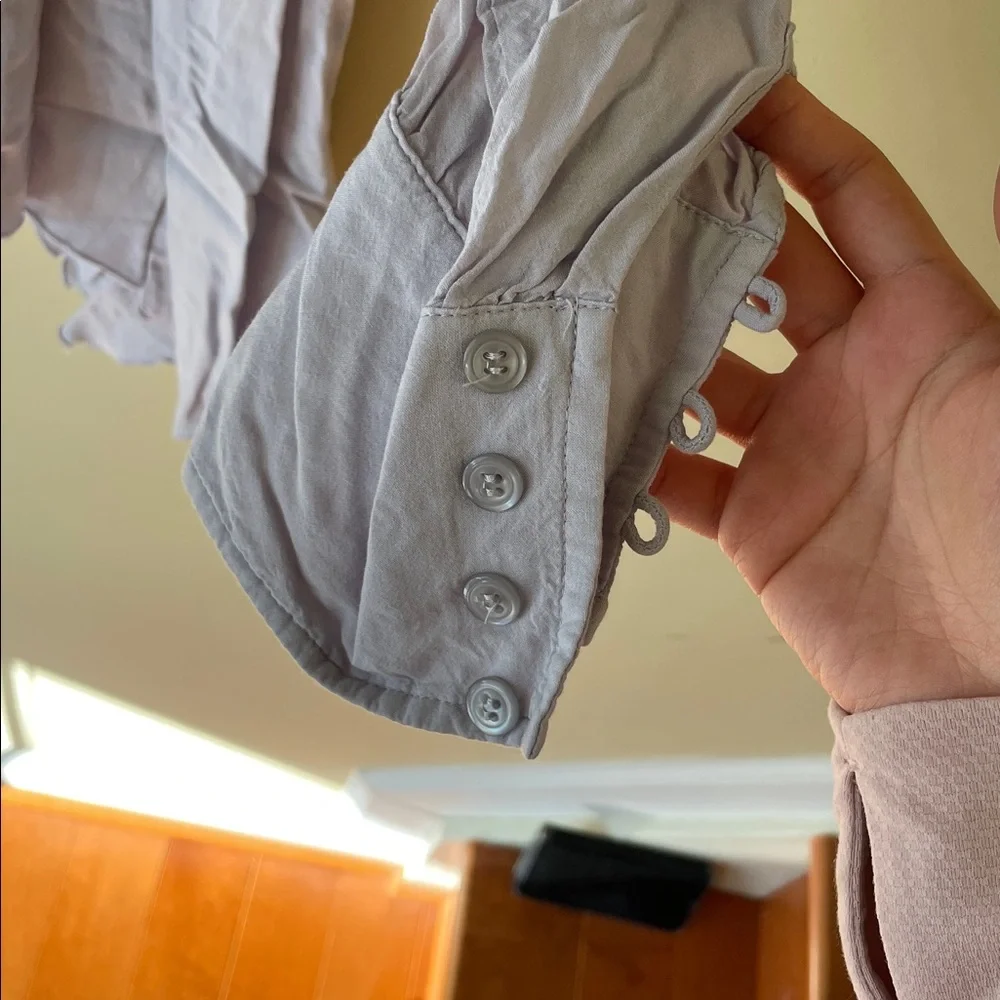 Flowy Light Gray Long Sleep Top Size Small - Picture 3 of 9